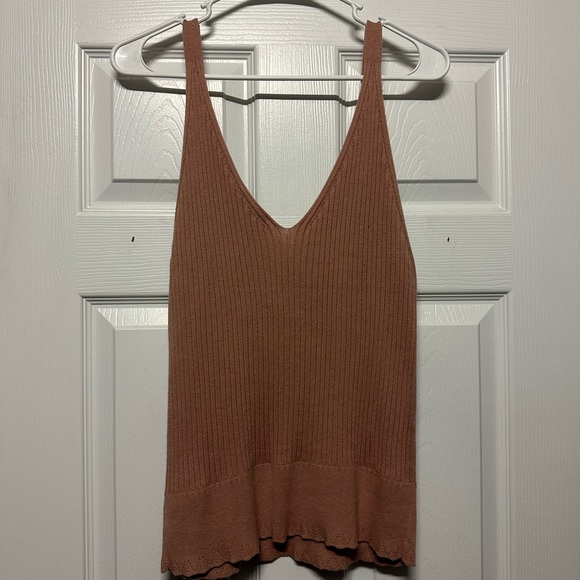 Express Ribbed Tank Top - Picture 2 of 2